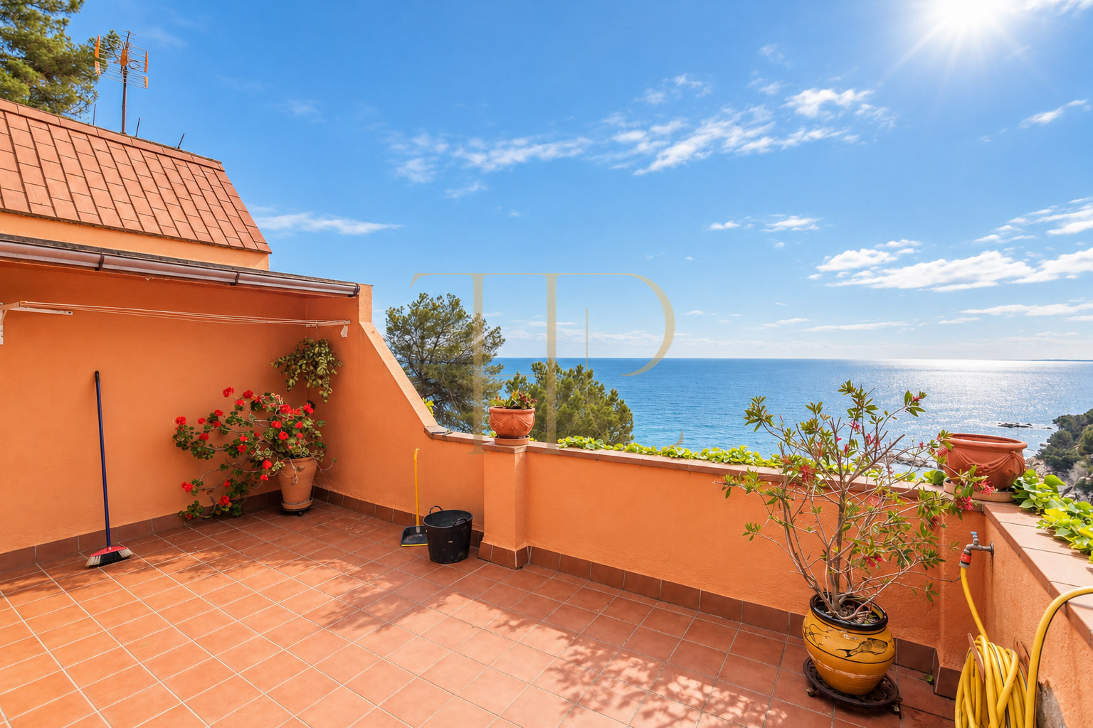 Seafront villa for sale in Cala Montgoda, Lloret de Mar