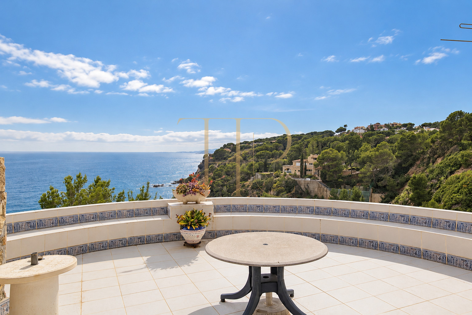 Seafront villa for sale in Cala Montgoda, Lloret de Mar