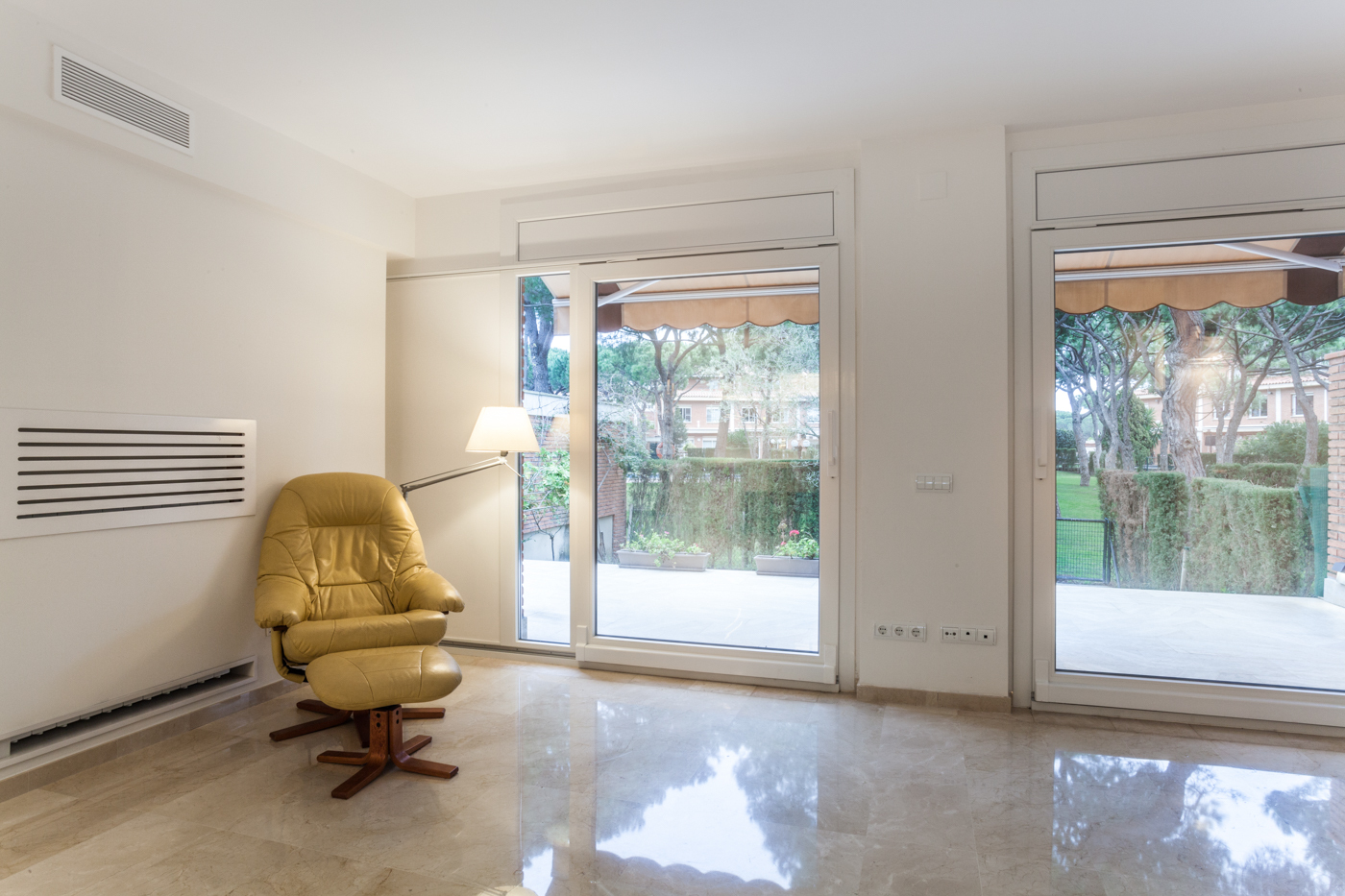 Exclusive recently renovated corner townhouse in Gavà