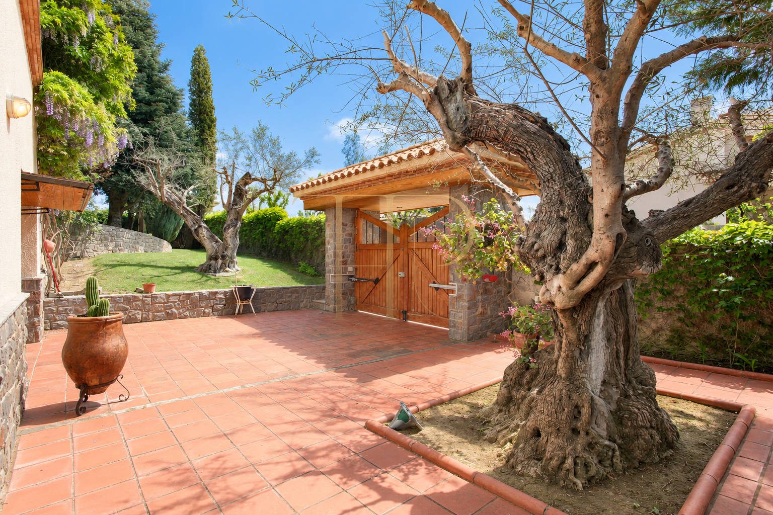 House with pool and garden in Sant Llorenç d’Hortons
