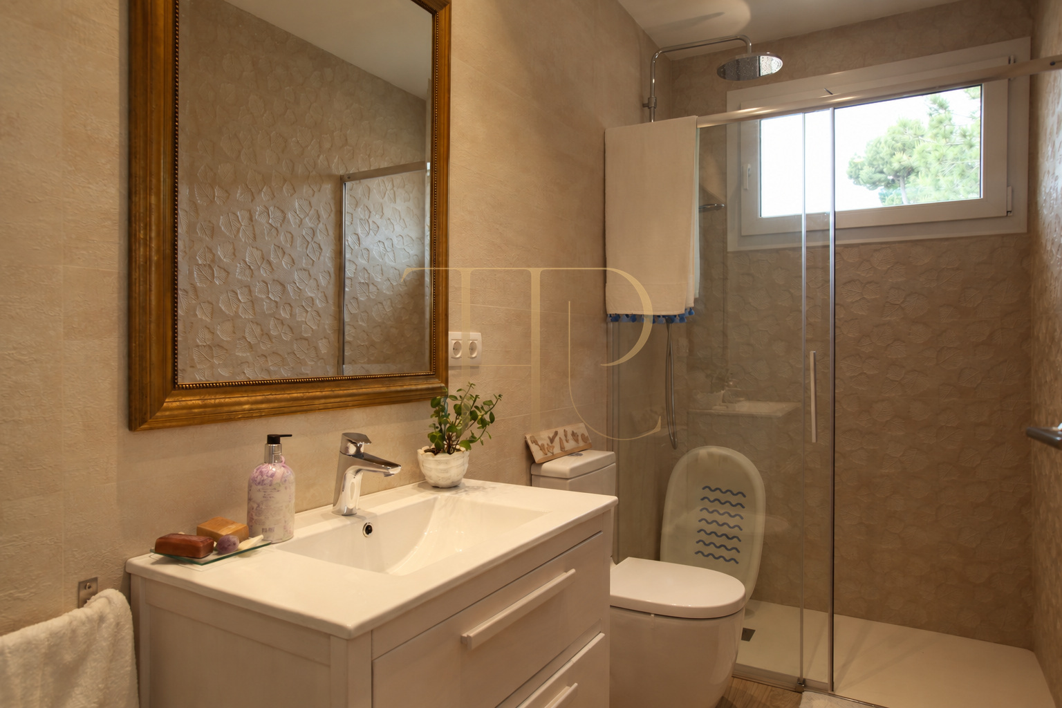 Sea-view house with a pool in Castelldefels · Sold