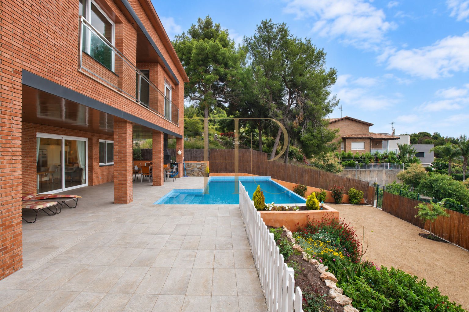 Sea-view house with a pool in Castelldefels · Sold