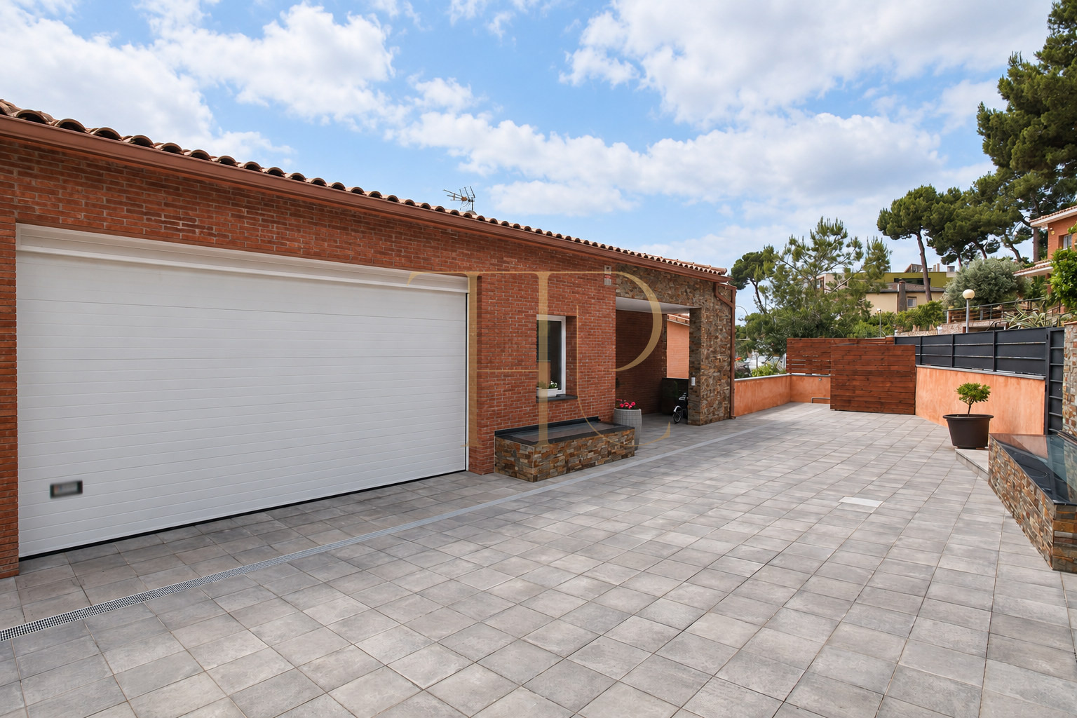 Sea-view house with a pool in Castelldefels · Sold