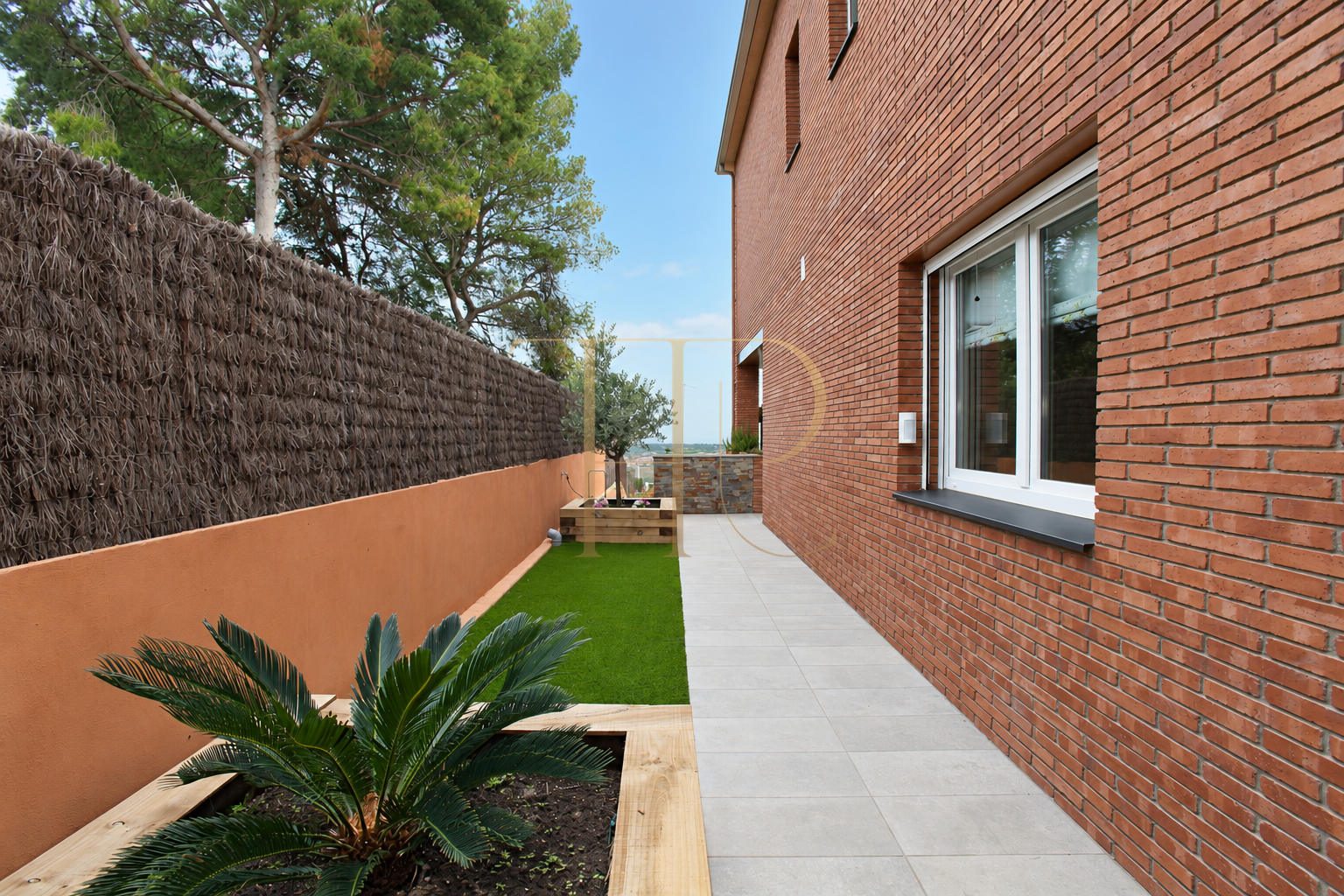 Sea-view house with a pool in Castelldefels · Sold