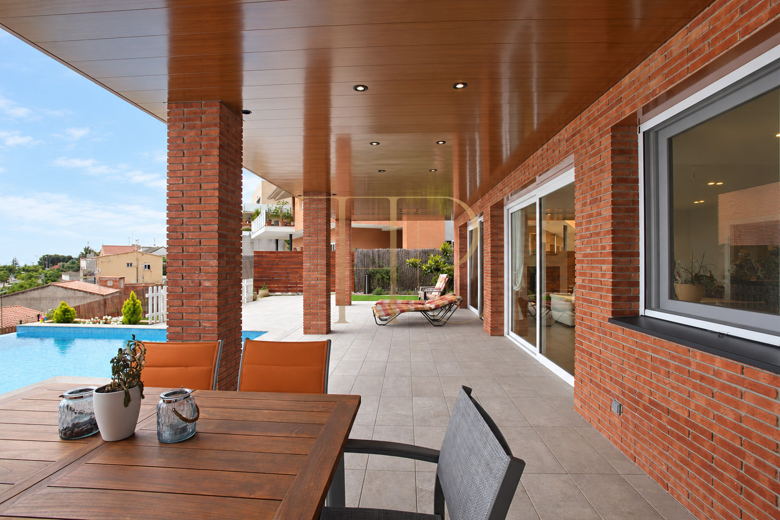 Sea-view house with a pool in Castelldefels · Sold