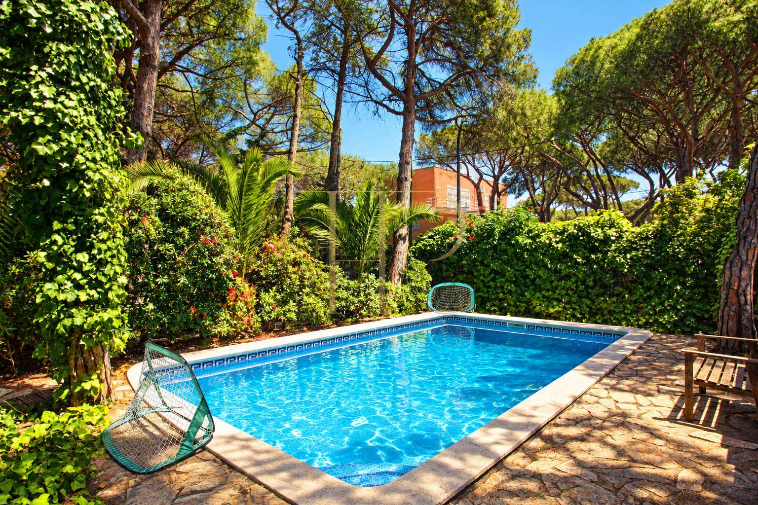 Sold house with garden and pool in La Pineda, Castelldefels