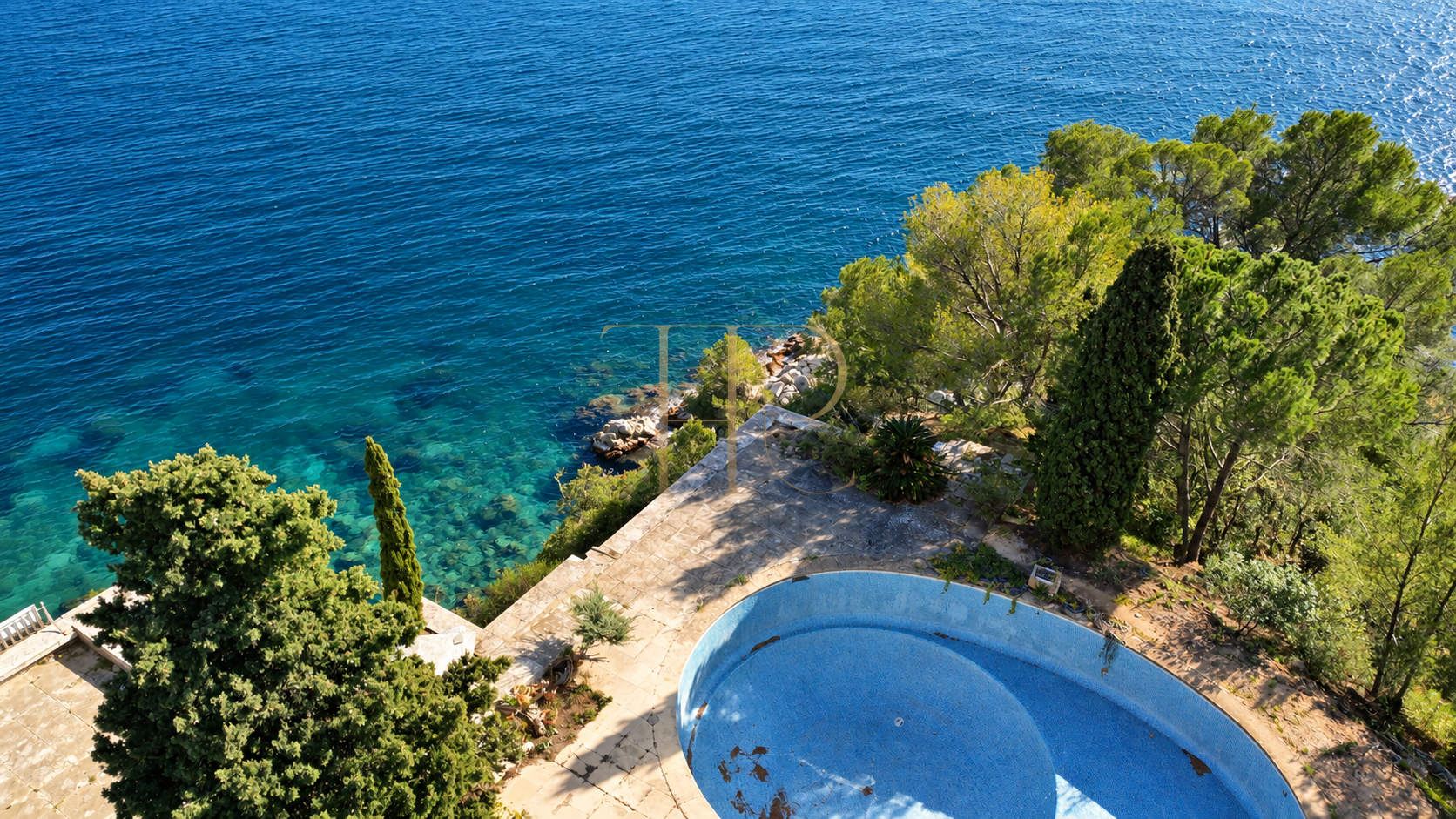 Seafront estate for sale in Cala Canyelles, Lloret de Mar