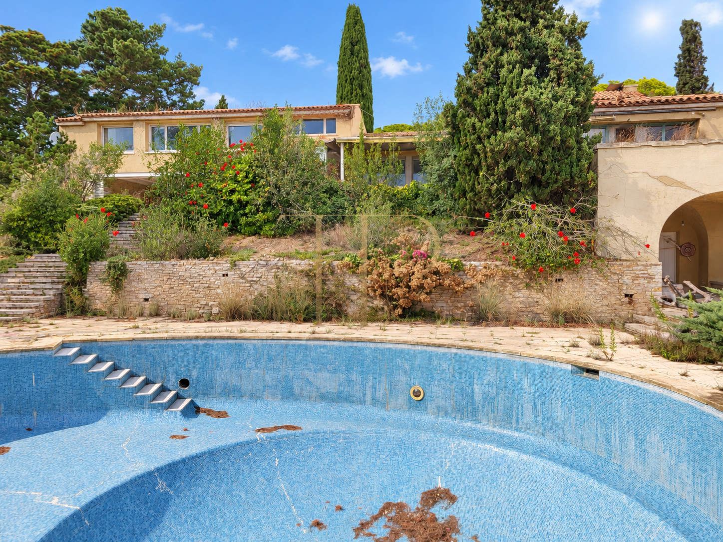 Seafront estate for sale in Cala Canyelles, Lloret de Mar