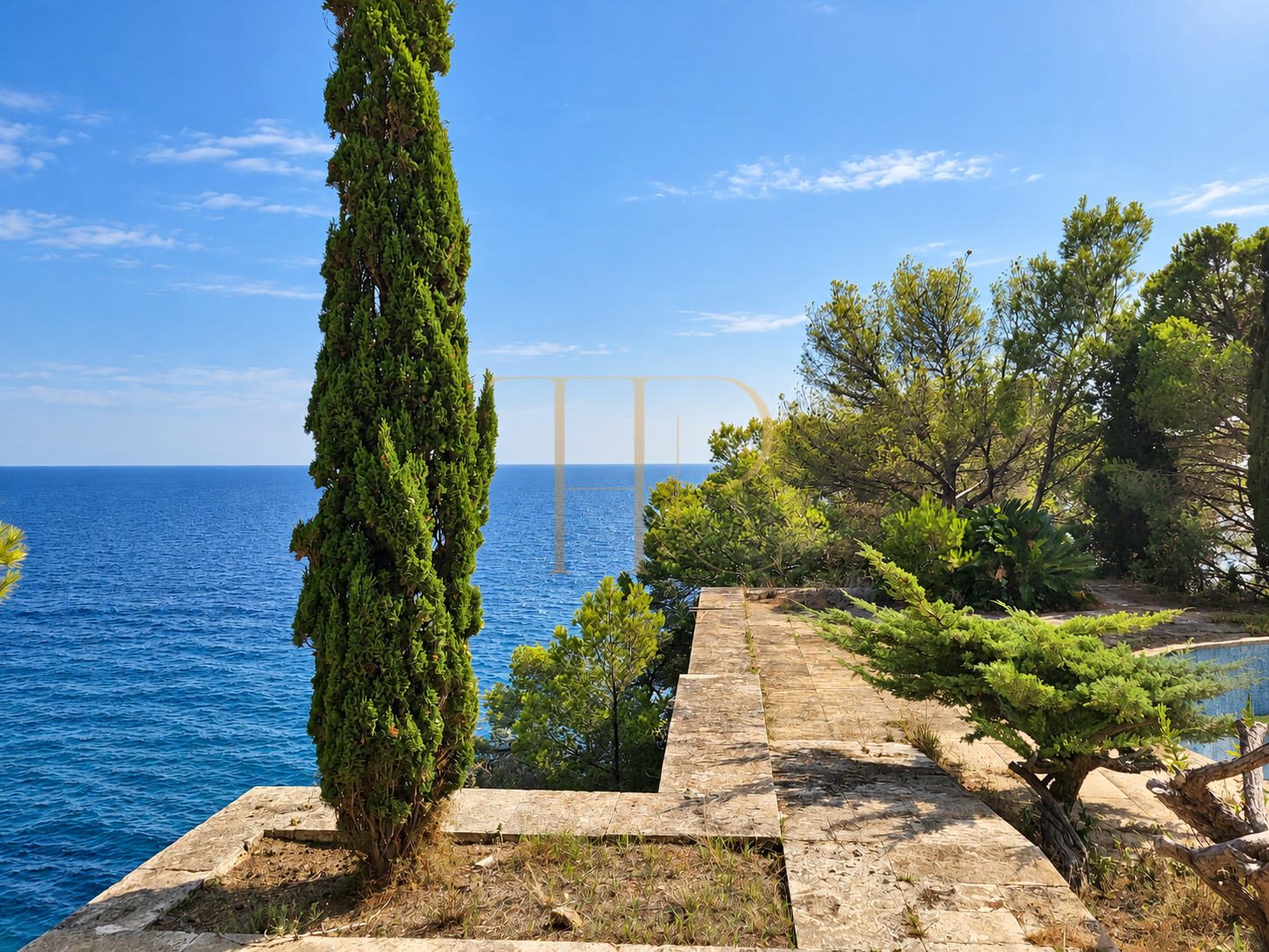 Seafront estate for sale in Cala Canyelles, Lloret de Mar