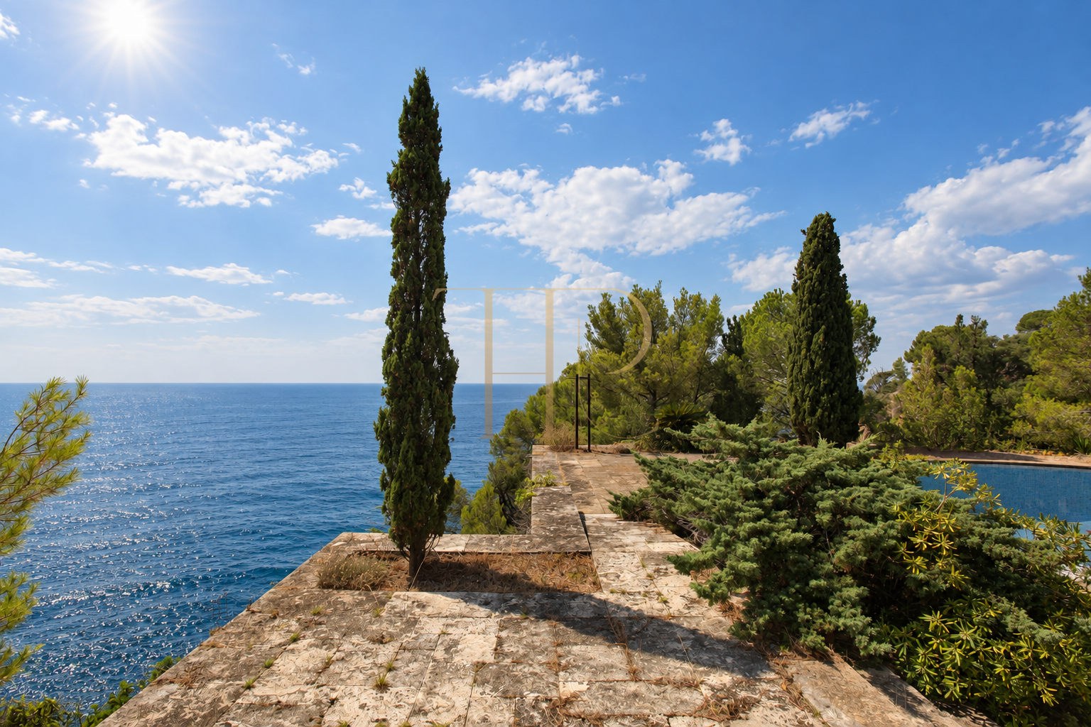 Seafront estate for sale in Cala Canyelles, Lloret de Mar
