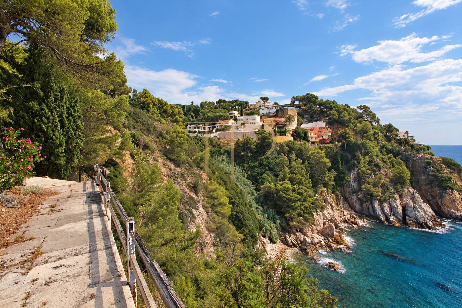 Seafront estate for sale in Cala Canyelles, Lloret de Mar