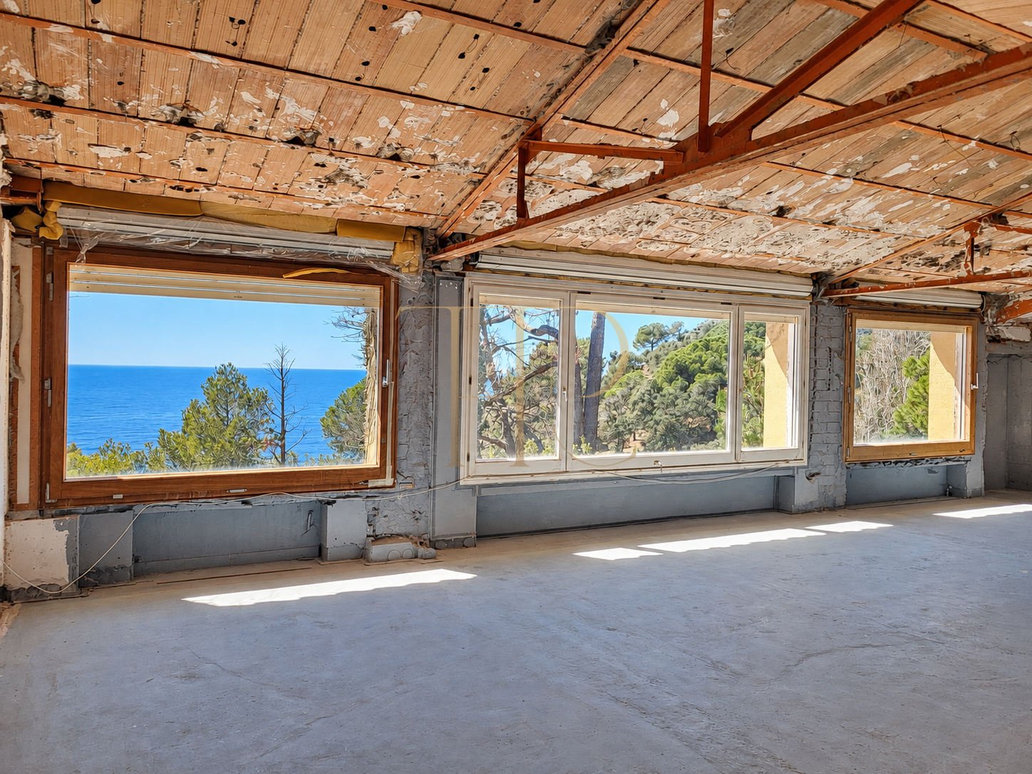Seafront estate for sale in Cala Canyelles, Lloret de Mar