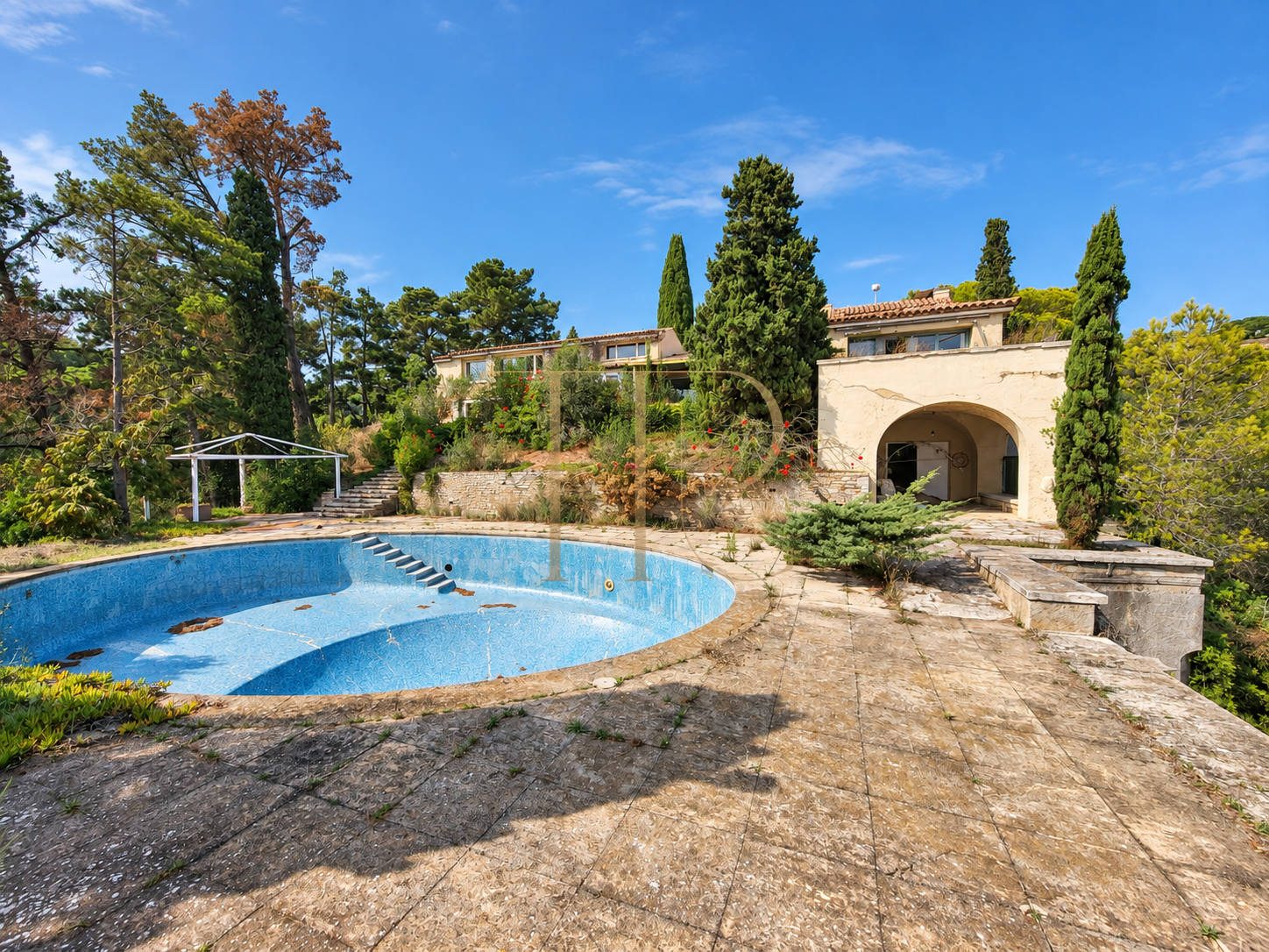 Seafront estate for sale in Cala Canyelles, Lloret de Mar