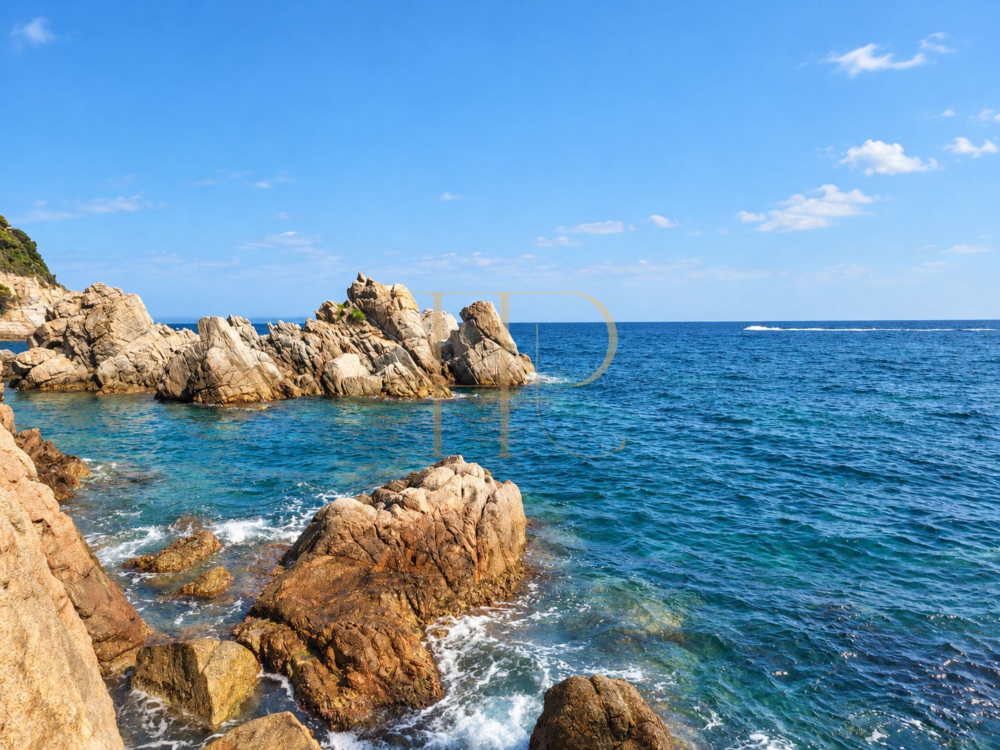 Seafront estate for sale in Cala Canyelles, Lloret de Mar