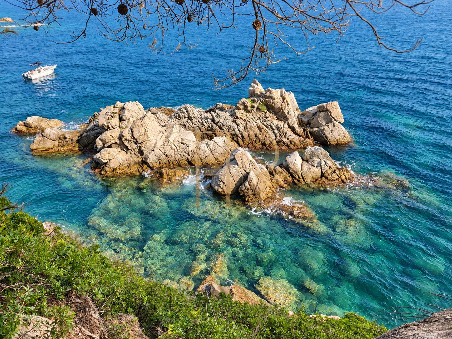 Seafront estate for sale in Cala Canyelles, Lloret de Mar