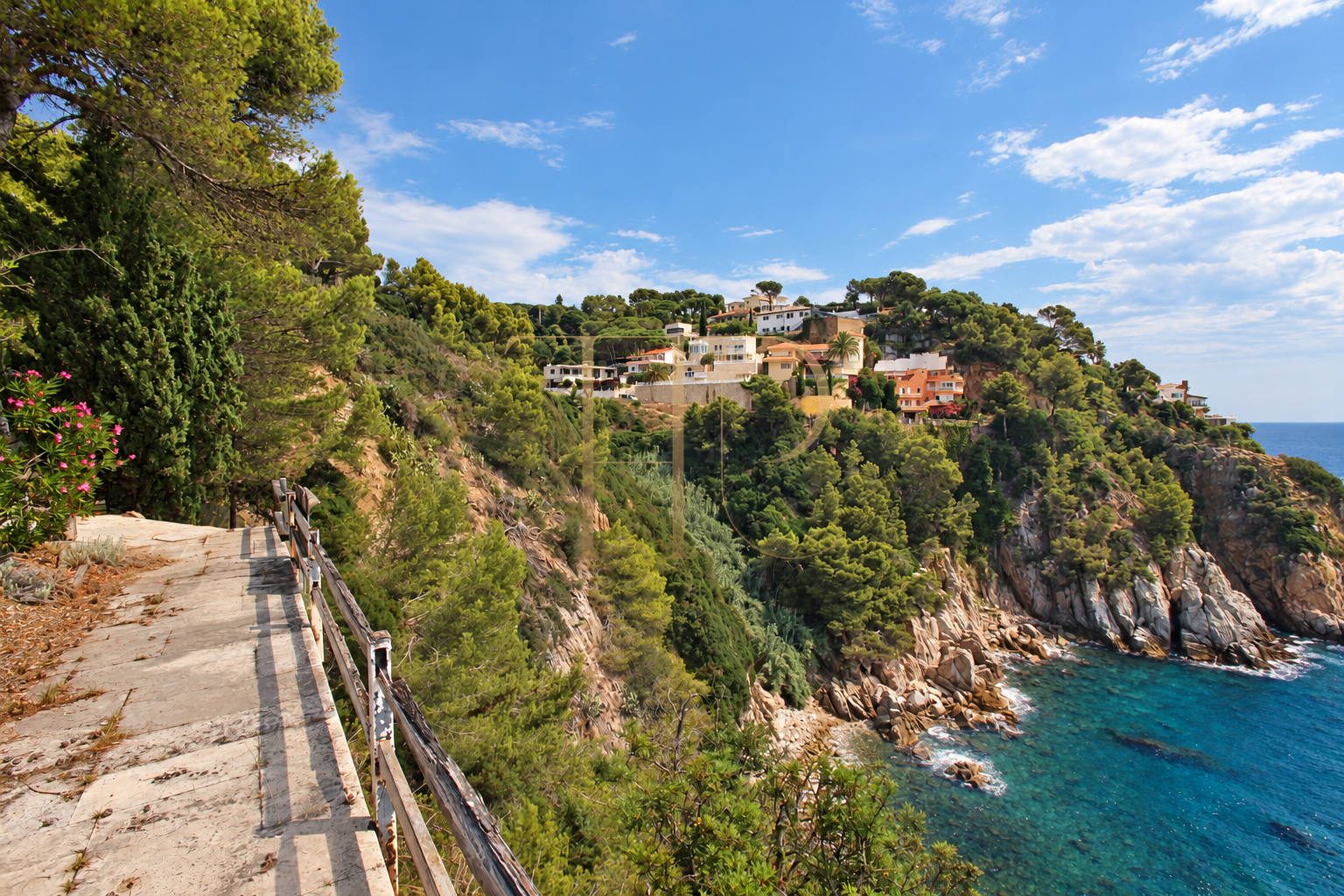 Seafront estate for sale in Cala Canyelles, Lloret de Mar