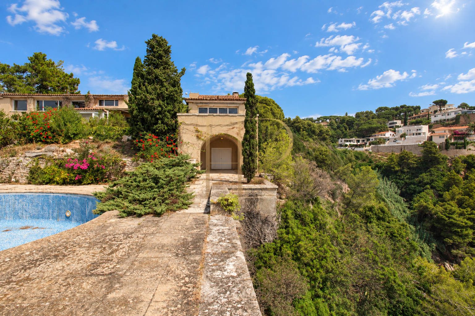 Seafront estate for sale in Cala Canyelles, Lloret de Mar