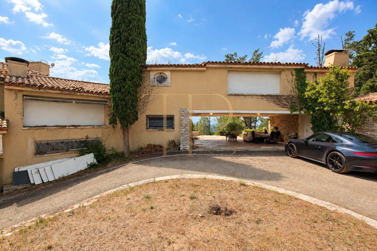 Seafront estate for sale in Cala Canyelles, Lloret de Mar