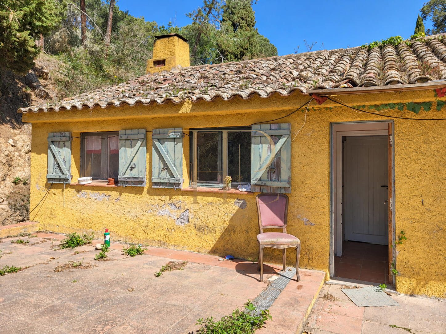 Seafront estate for sale in Cala Canyelles, Lloret de Mar