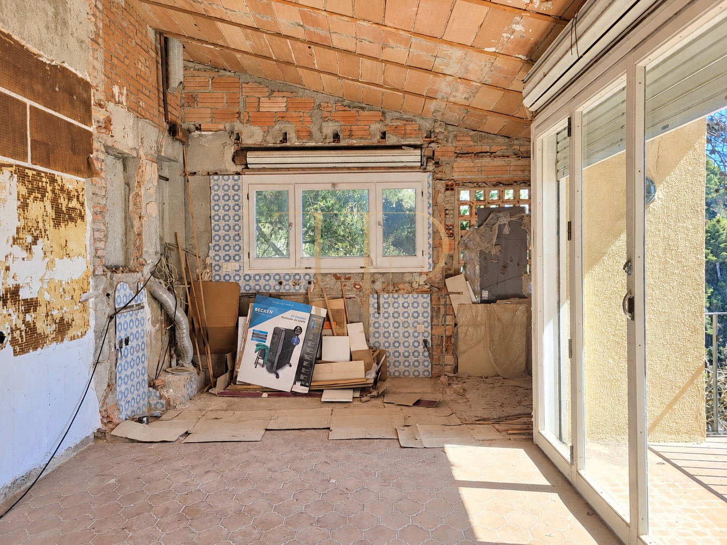 Seafront estate for sale in Cala Canyelles, Lloret de Mar