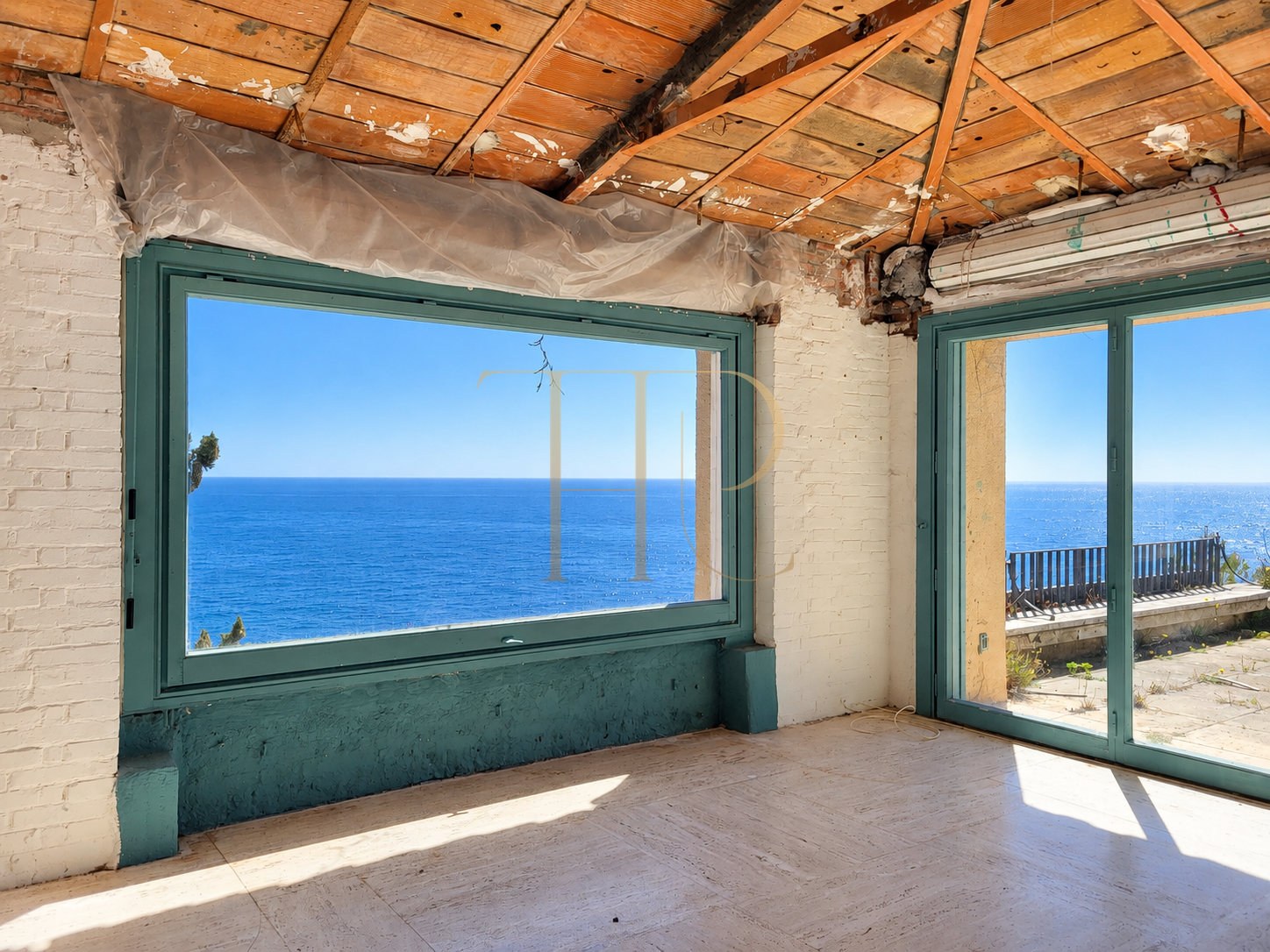 Seafront estate for sale in Cala Canyelles, Lloret de Mar