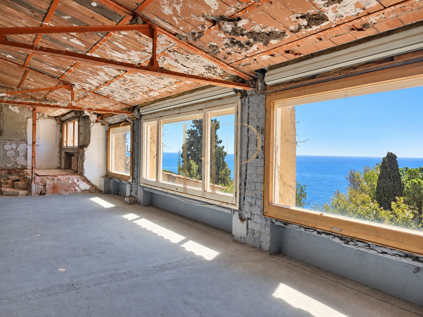 Seafront estate for sale in Cala Canyelles, Lloret de Mar