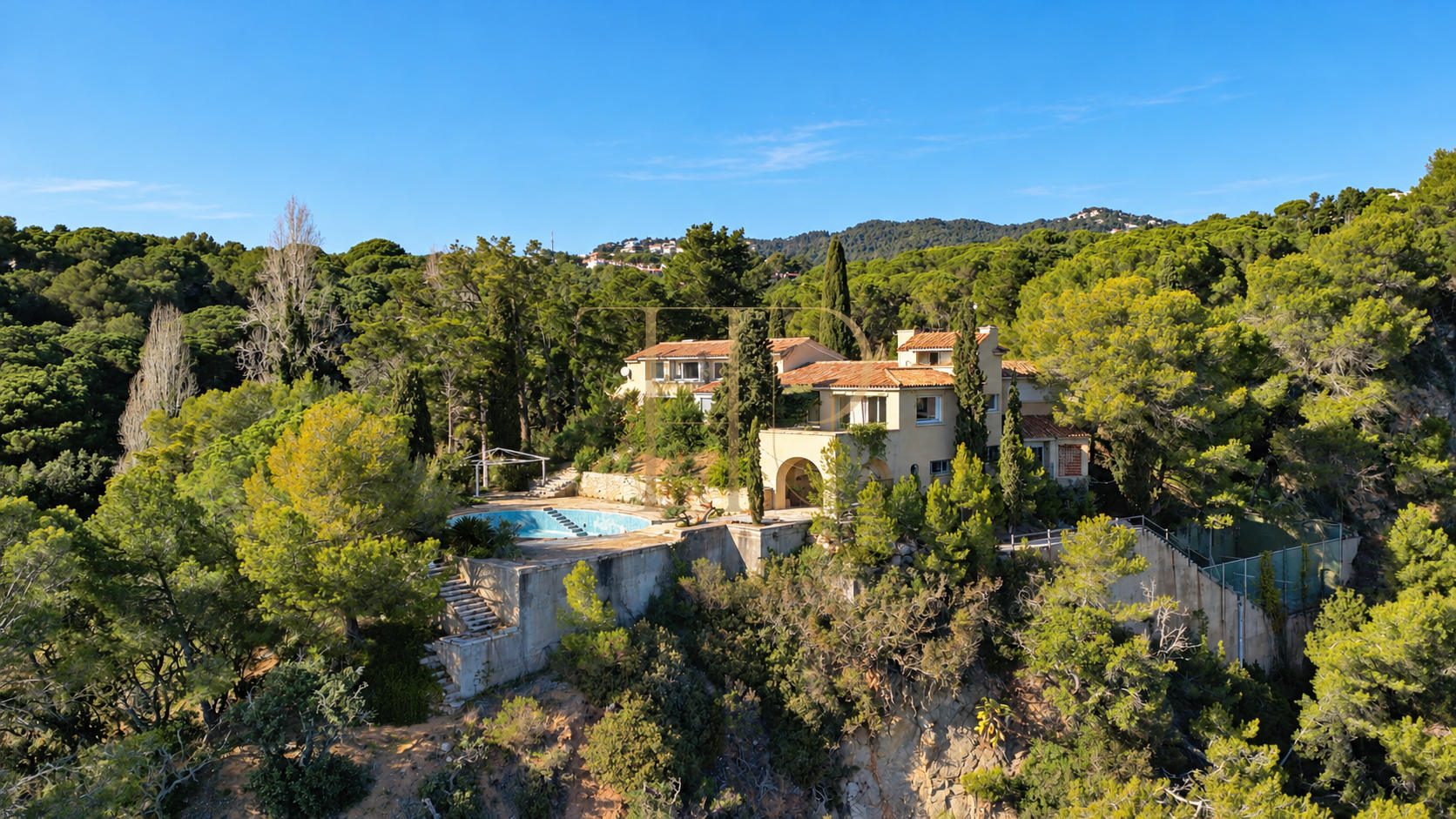 Seafront estate for sale in Cala Canyelles, Lloret de Mar