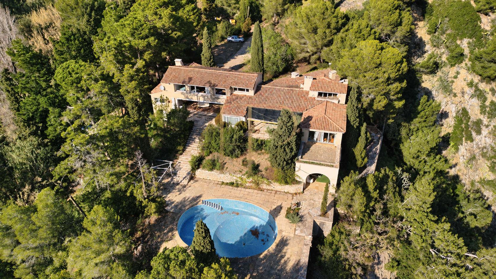 Seafront estate for sale in Cala Canyelles, Lloret de Mar