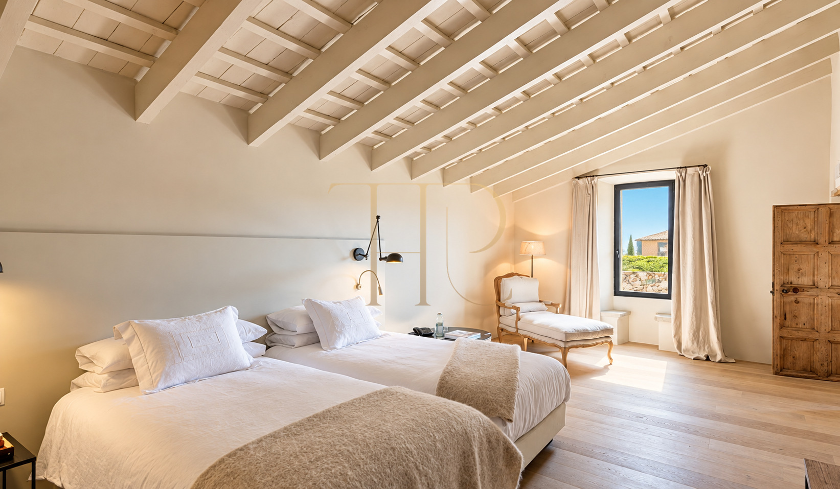 Spectacular completely reformed Masia in Alella