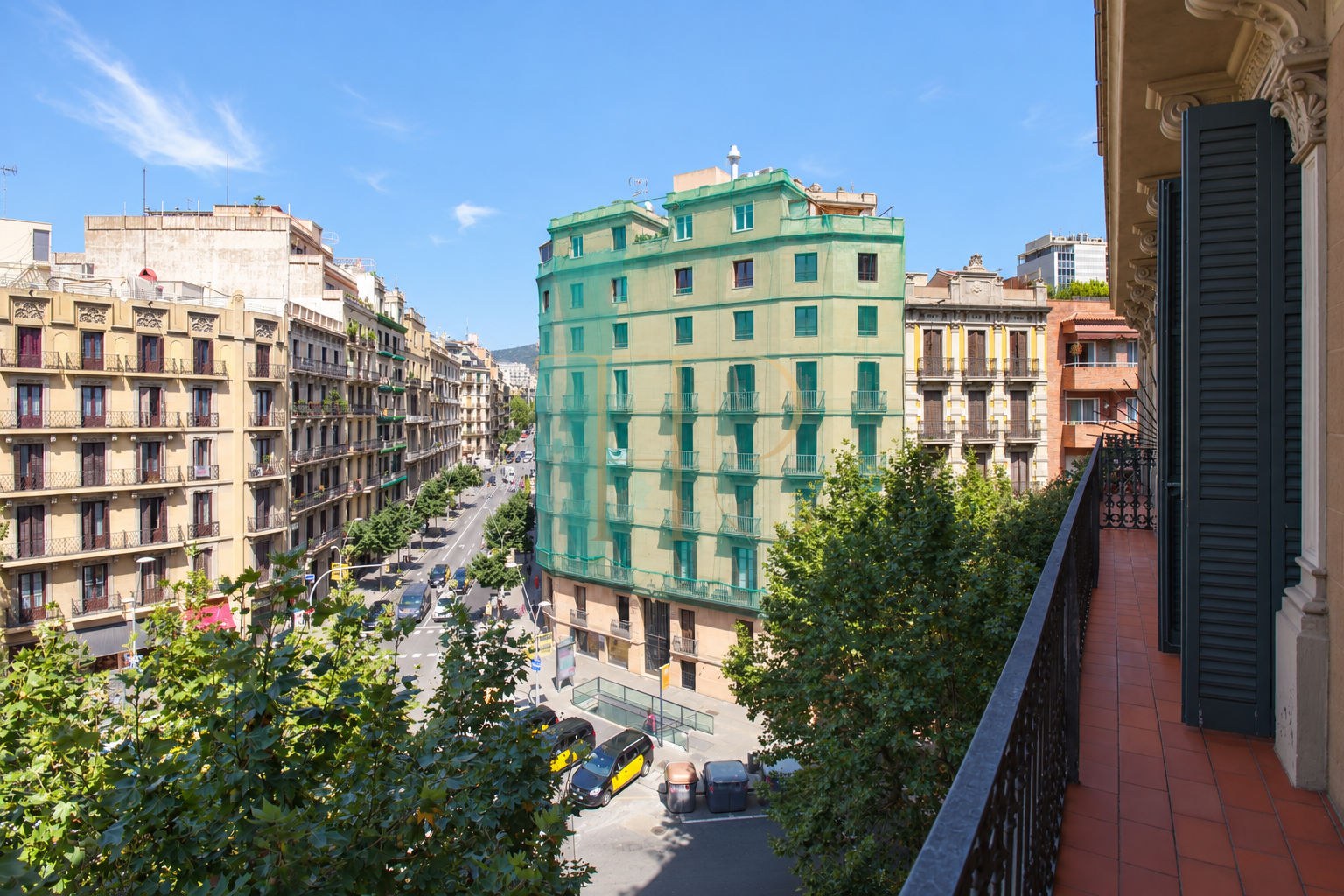 Apartment with balcony in central Barcelona — Rented