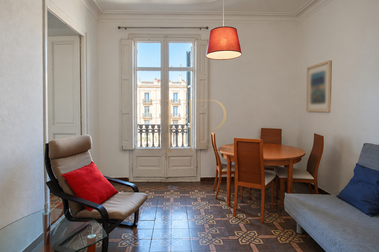 Apartment with balcony in central Barcelona — Rented