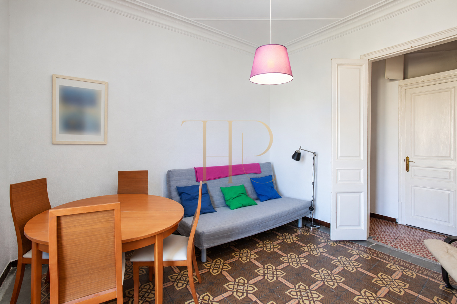 Apartment with balcony in central Barcelona — Rented