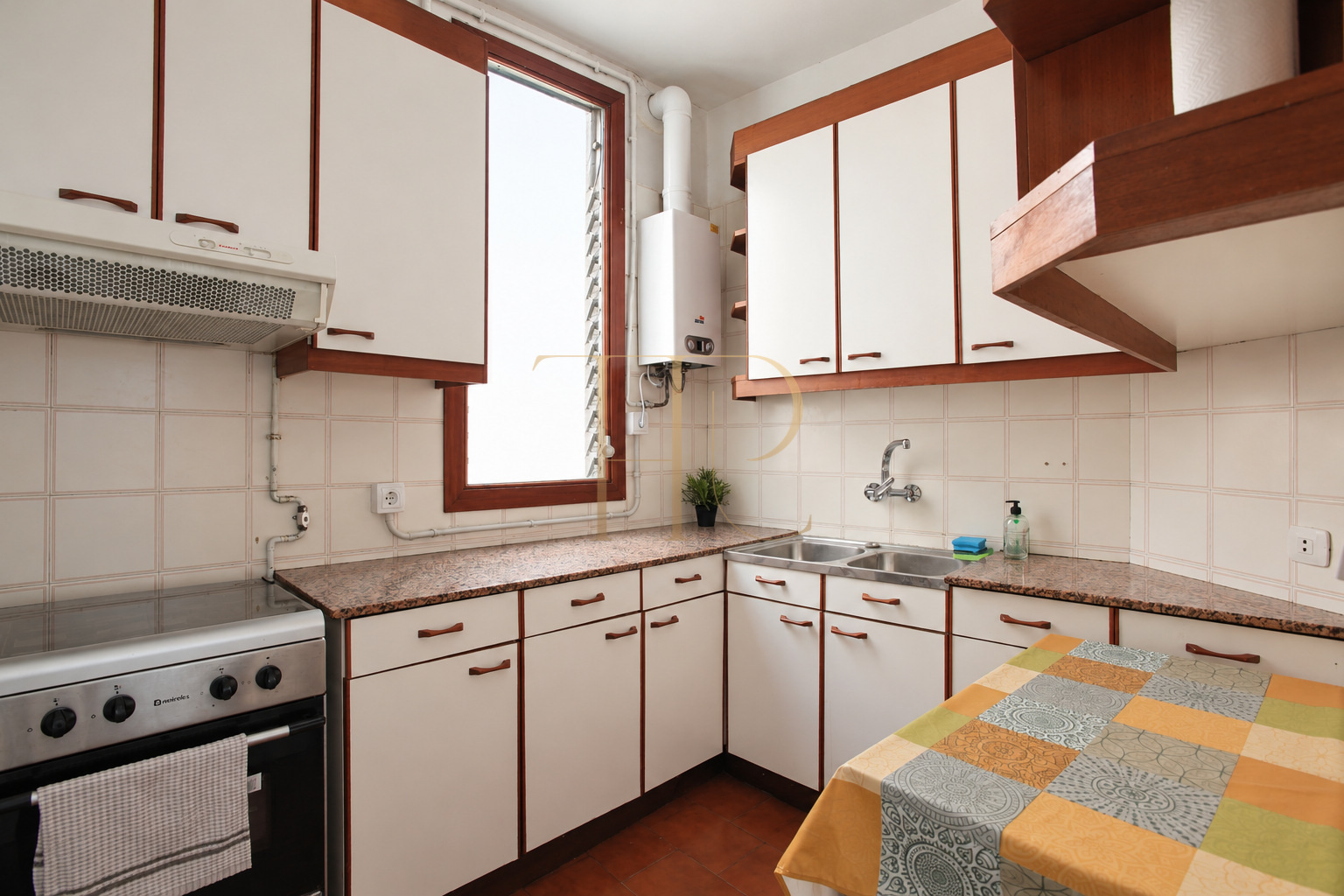 Apartment with balcony in central Barcelona — Rented
