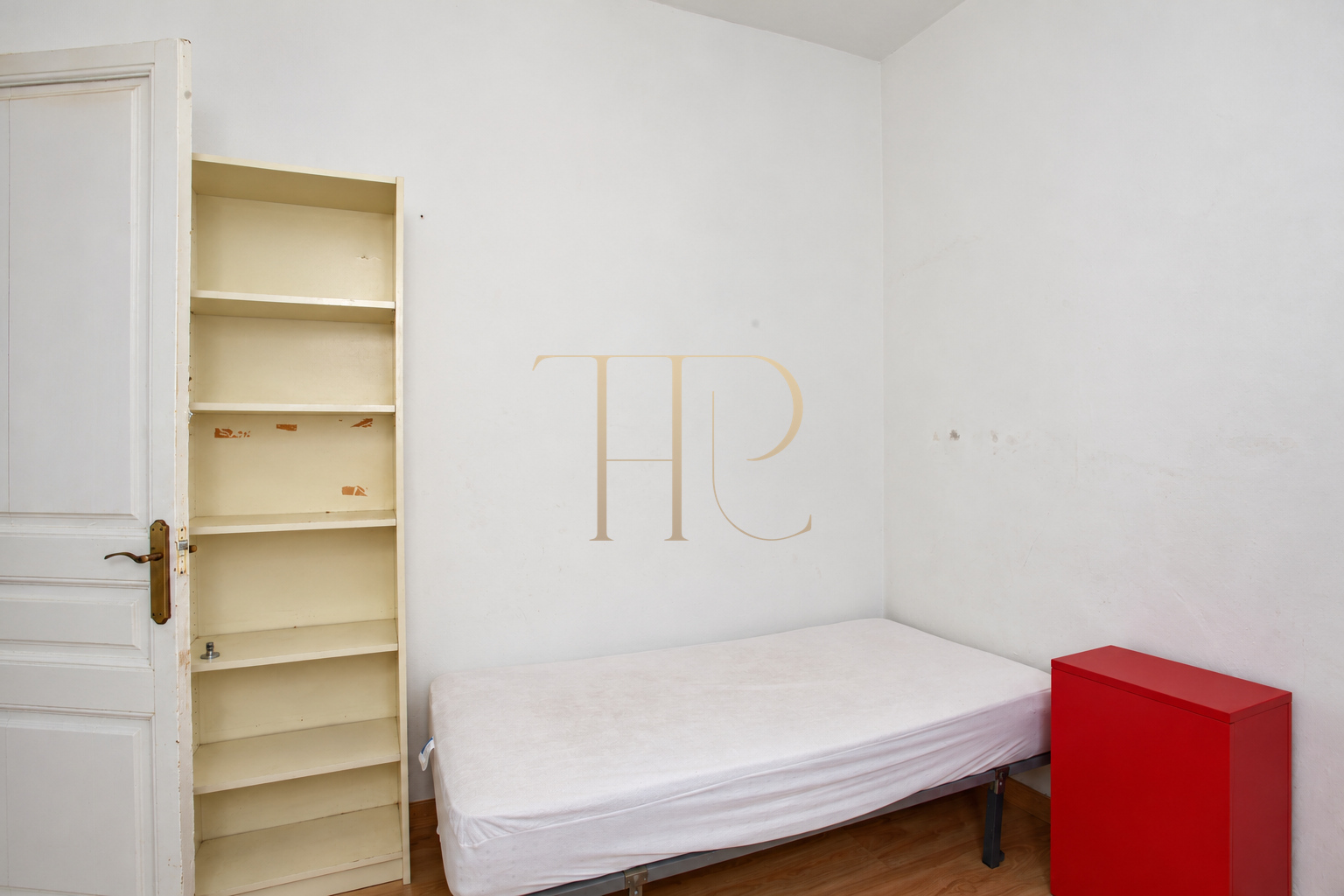 Apartment with balcony in central Barcelona — Rented