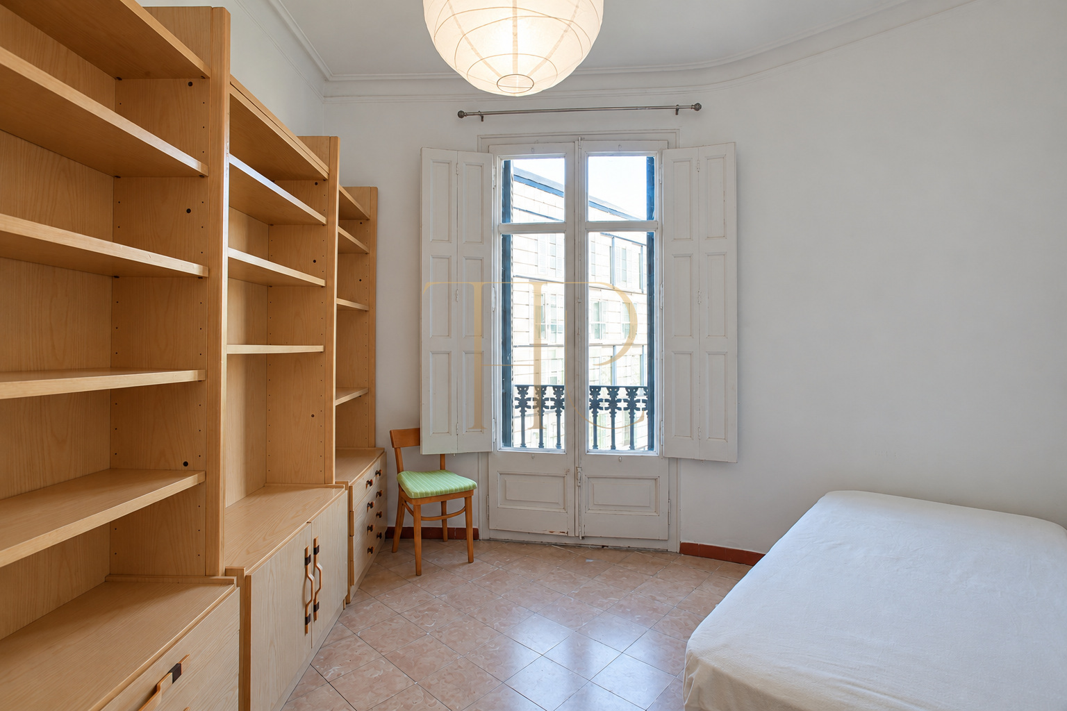 Apartment with balcony in central Barcelona — Rented