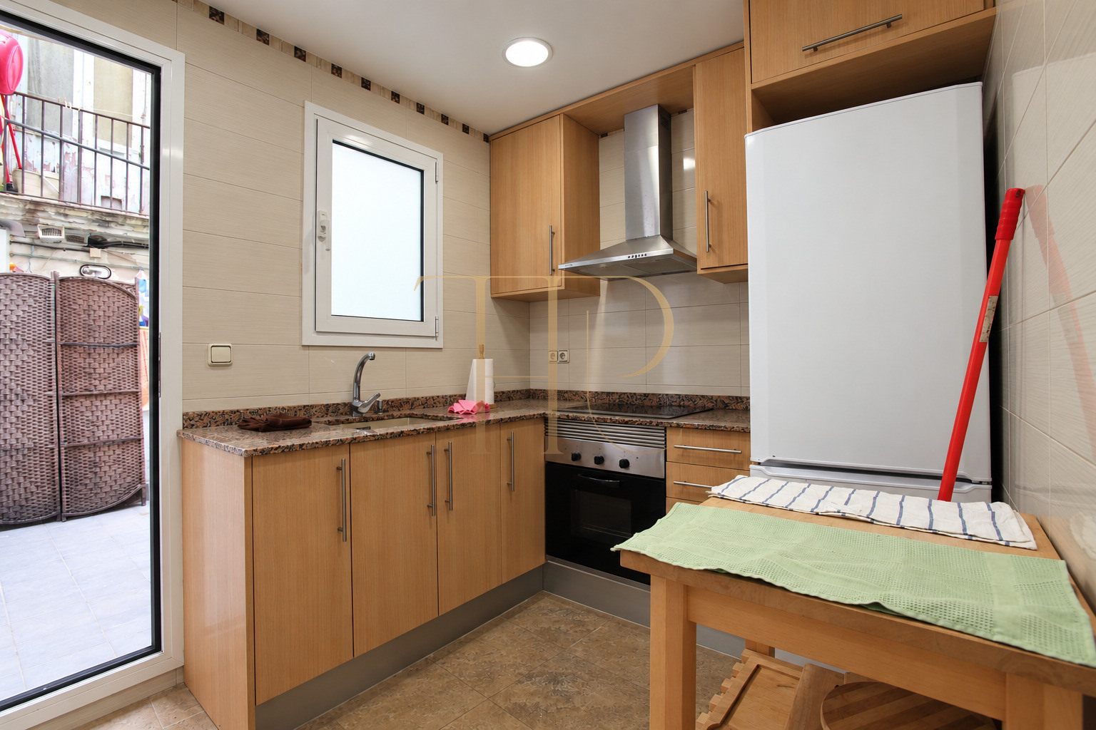 Renovated apartment with balconies in El Born