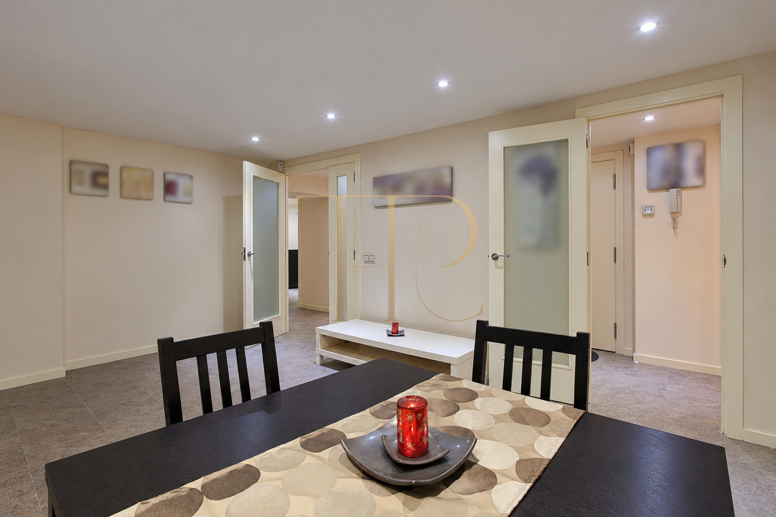 Renovated apartment with balconies in El Born