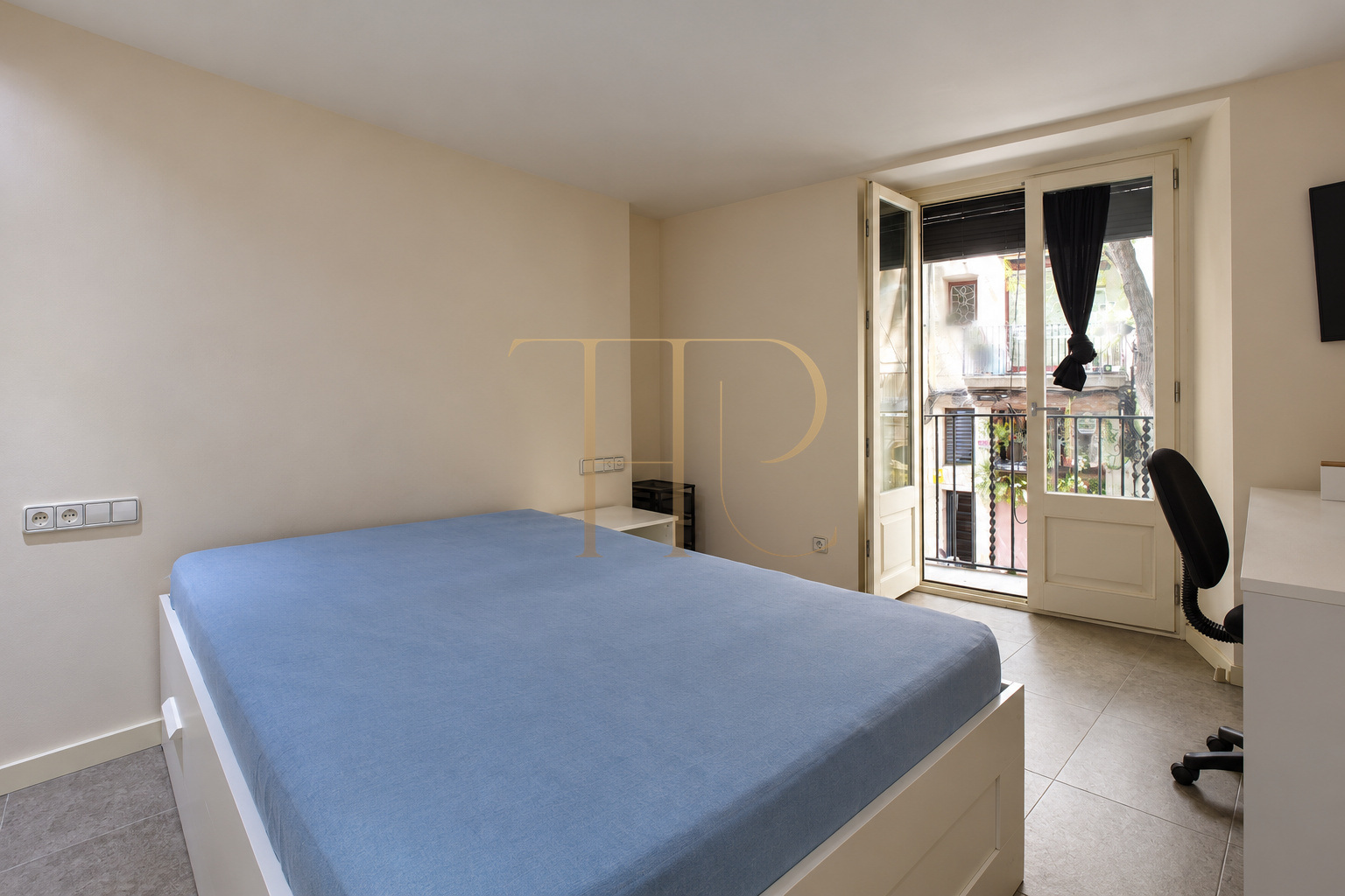 Renovated apartment with balconies in El Born