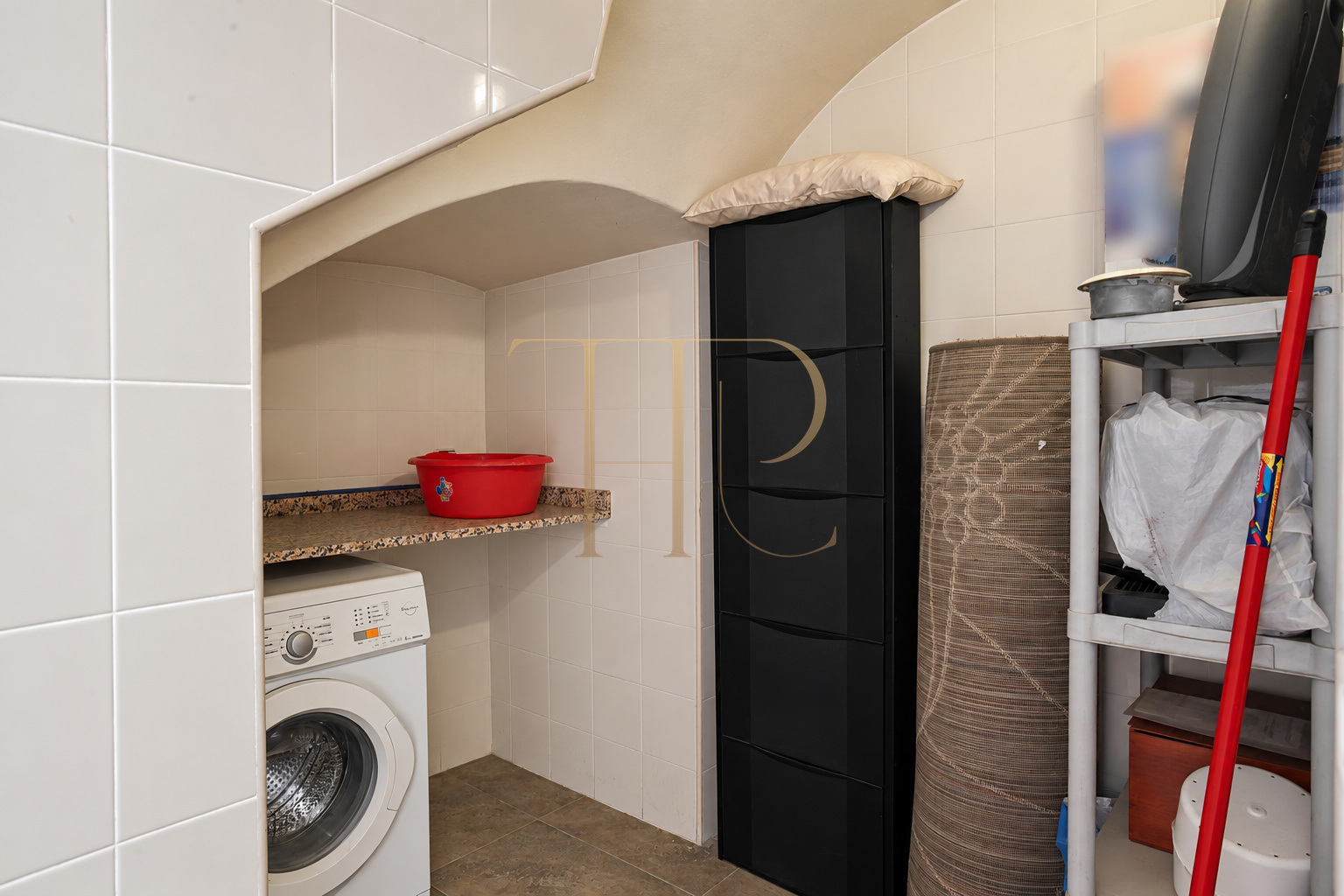 Renovated apartment with balconies in El Born