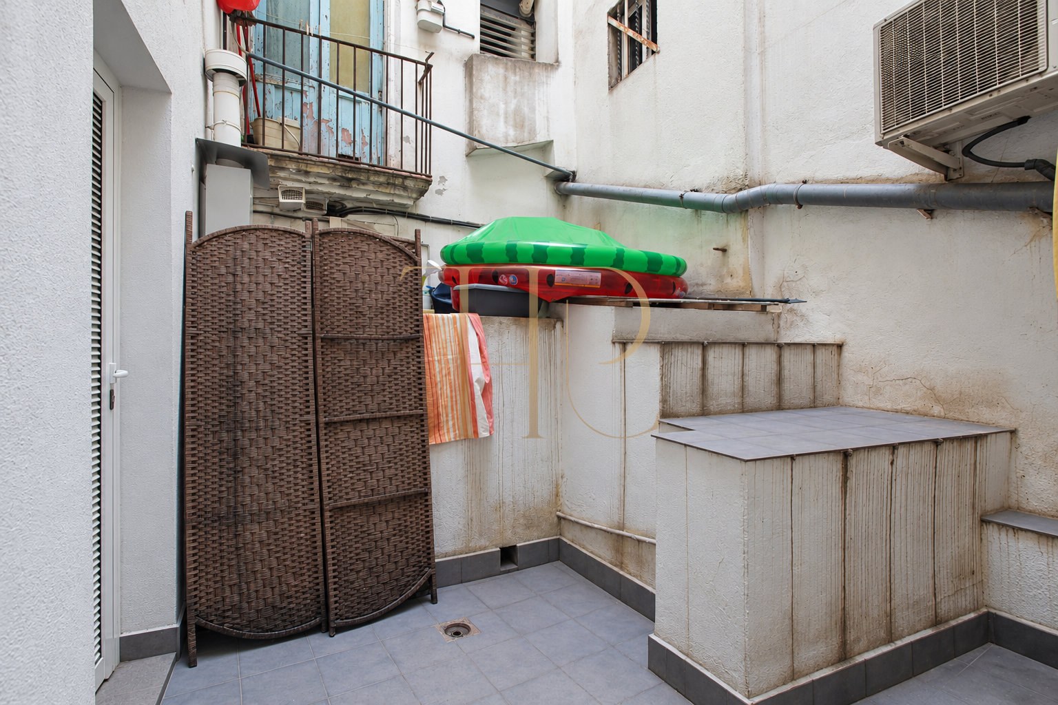 Renovated apartment with balconies in El Born