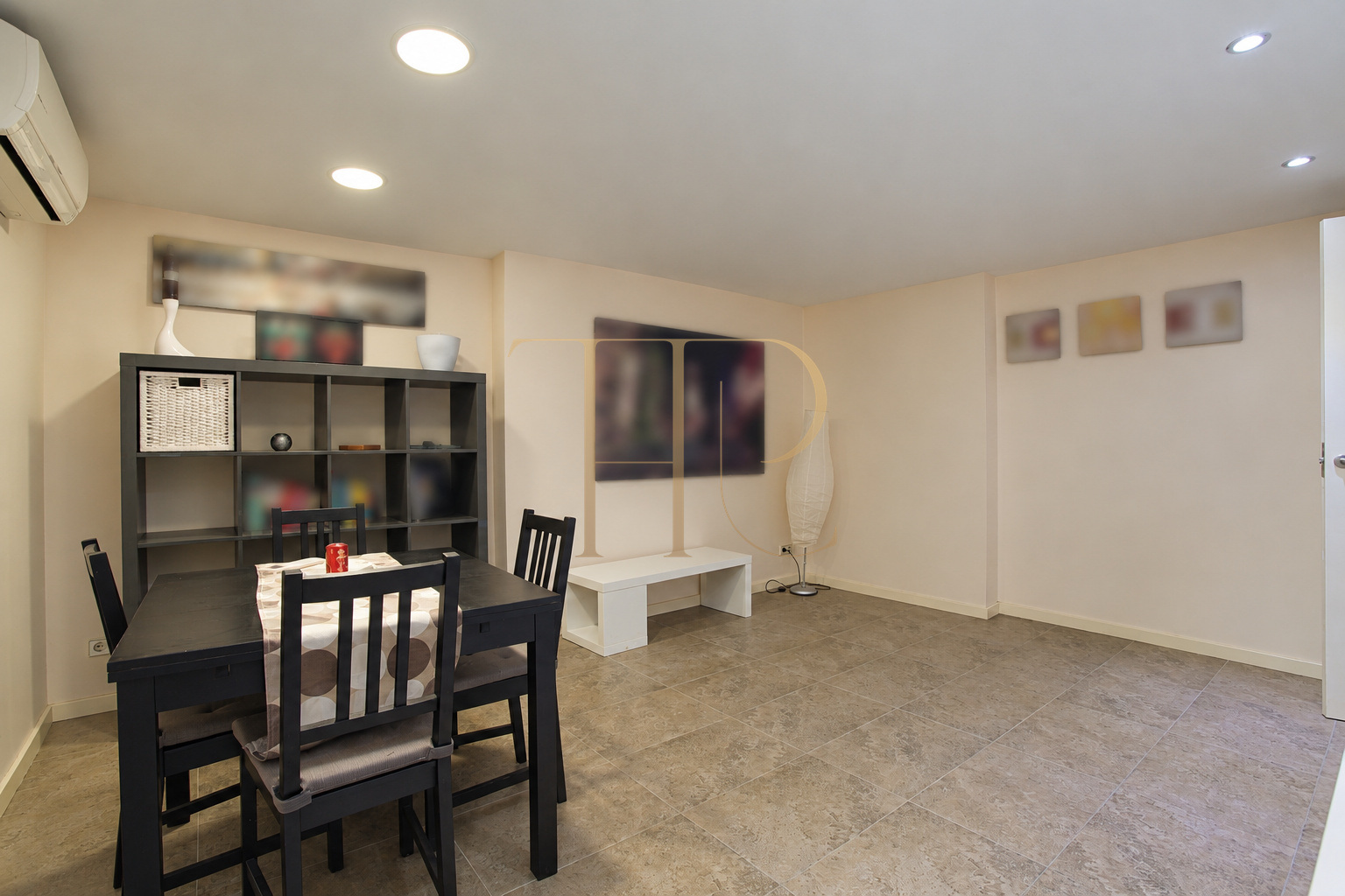 Renovated apartment with balconies in El Born