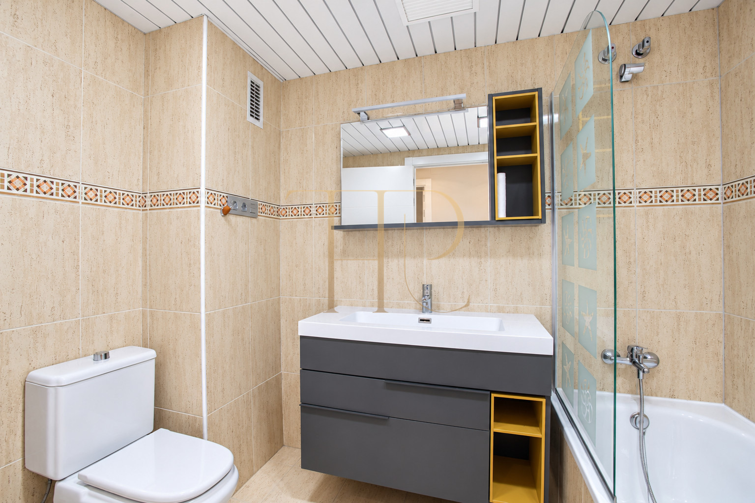 Apartment with balcony and pool in Castelldefels — sold