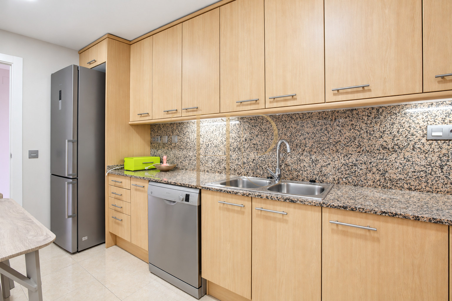 Apartment with balcony and pool in Castelldefels — sold