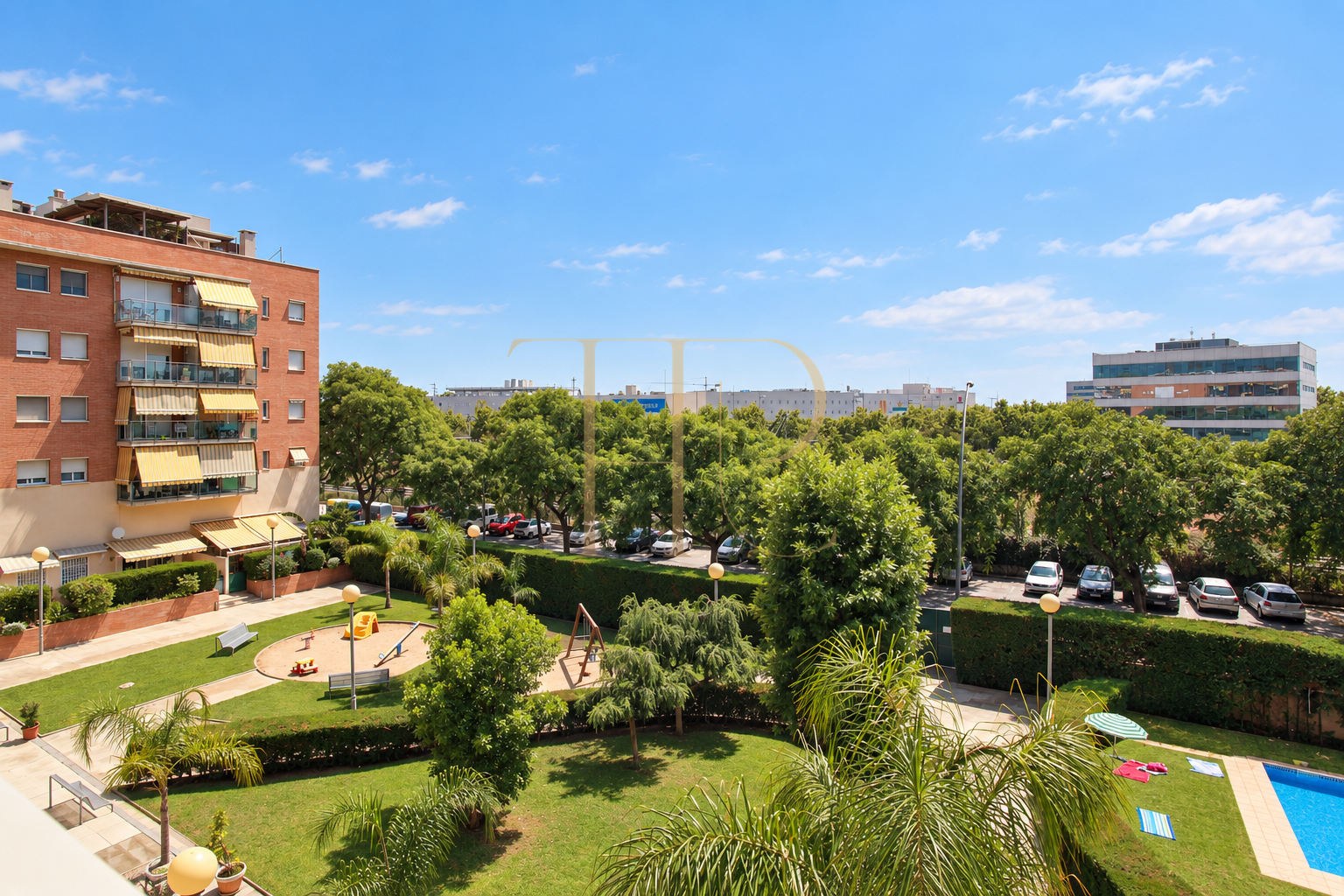 Apartment with balcony and pool in Castelldefels — sold