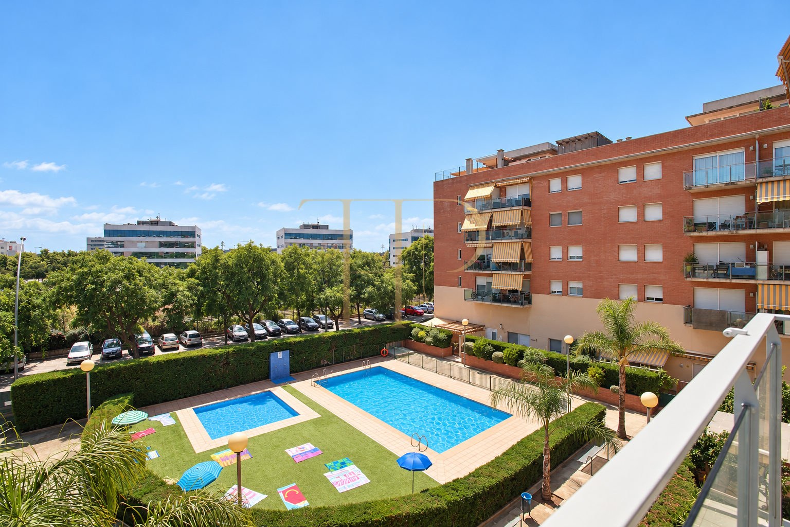 Apartment with balcony and pool in Castelldefels — sold