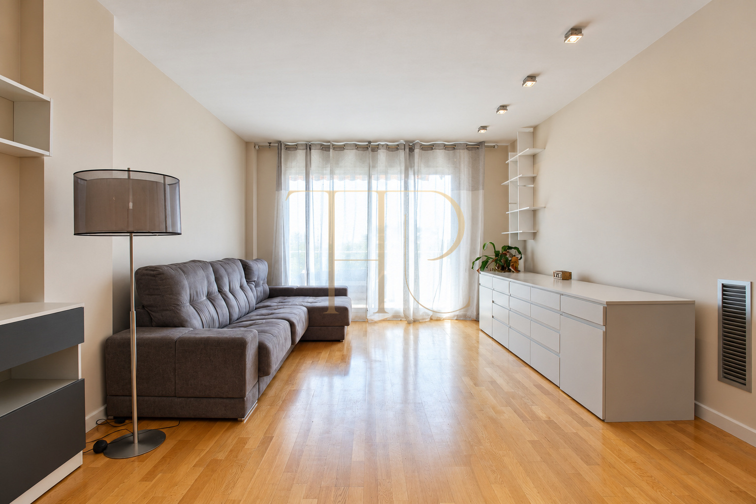 Apartment with balcony and pool in Castelldefels — sold