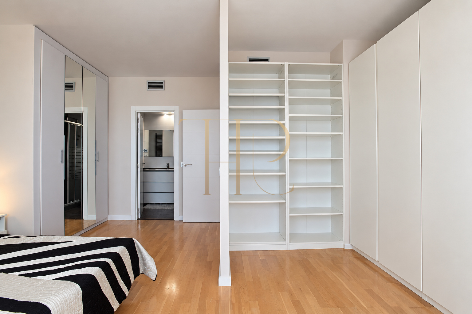 Apartment with balcony and pool in Castelldefels — sold