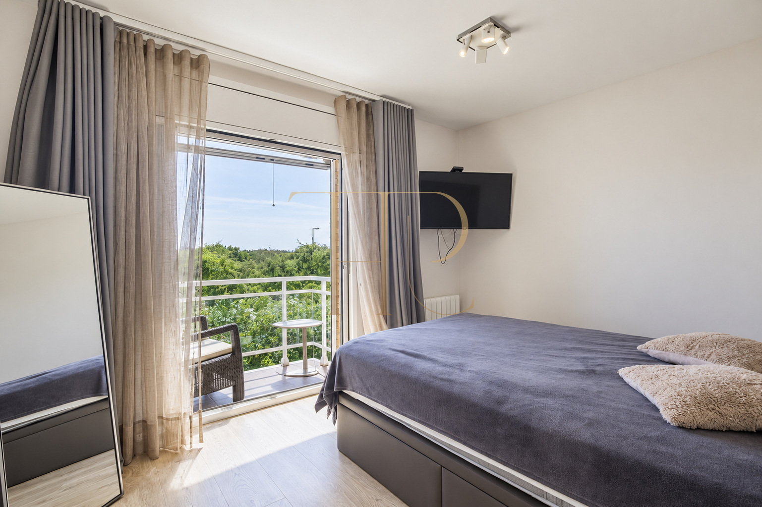 Renovated seafront townhouse in Castelldefels
