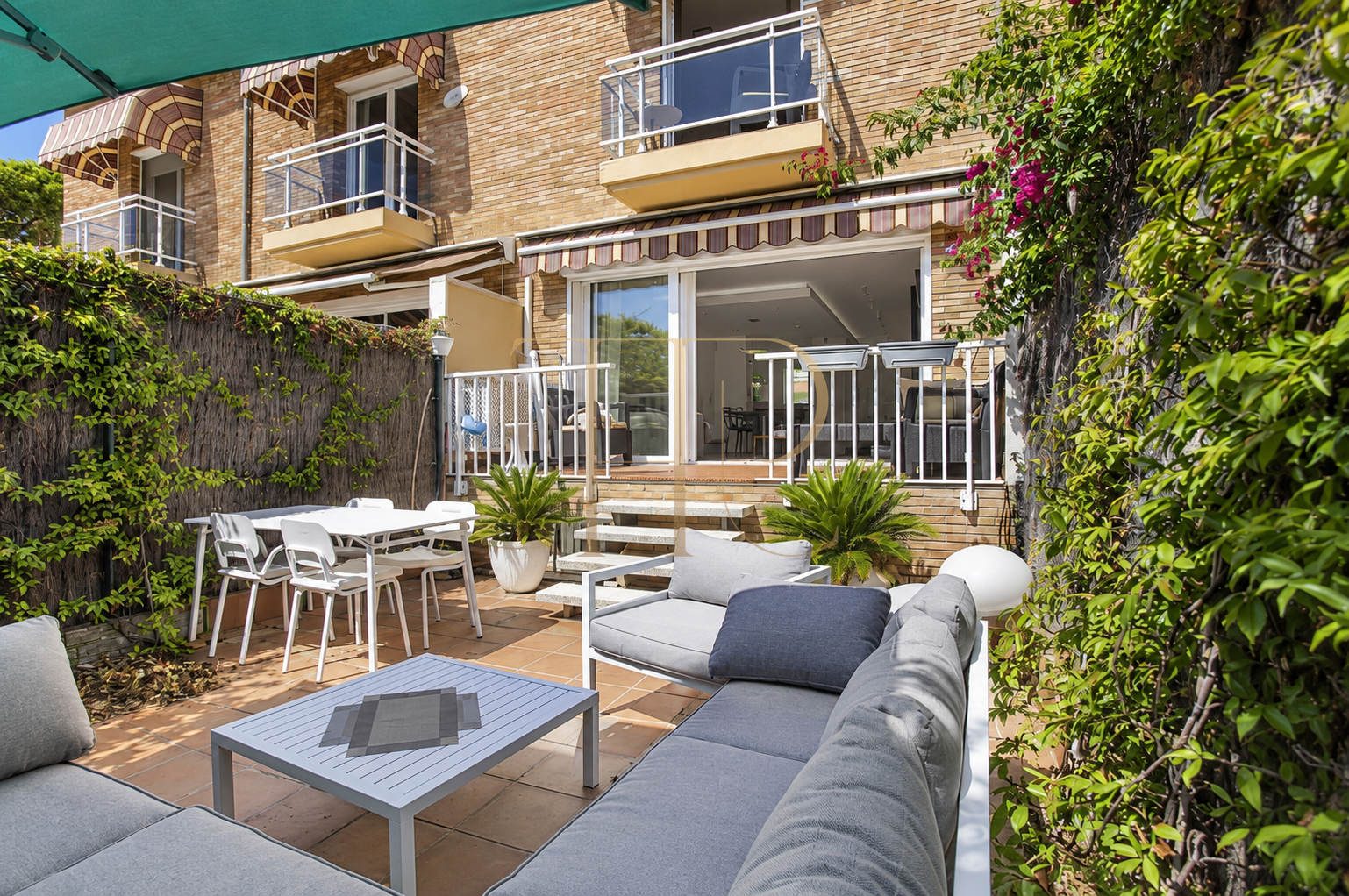 Renovated seafront townhouse in Castelldefels