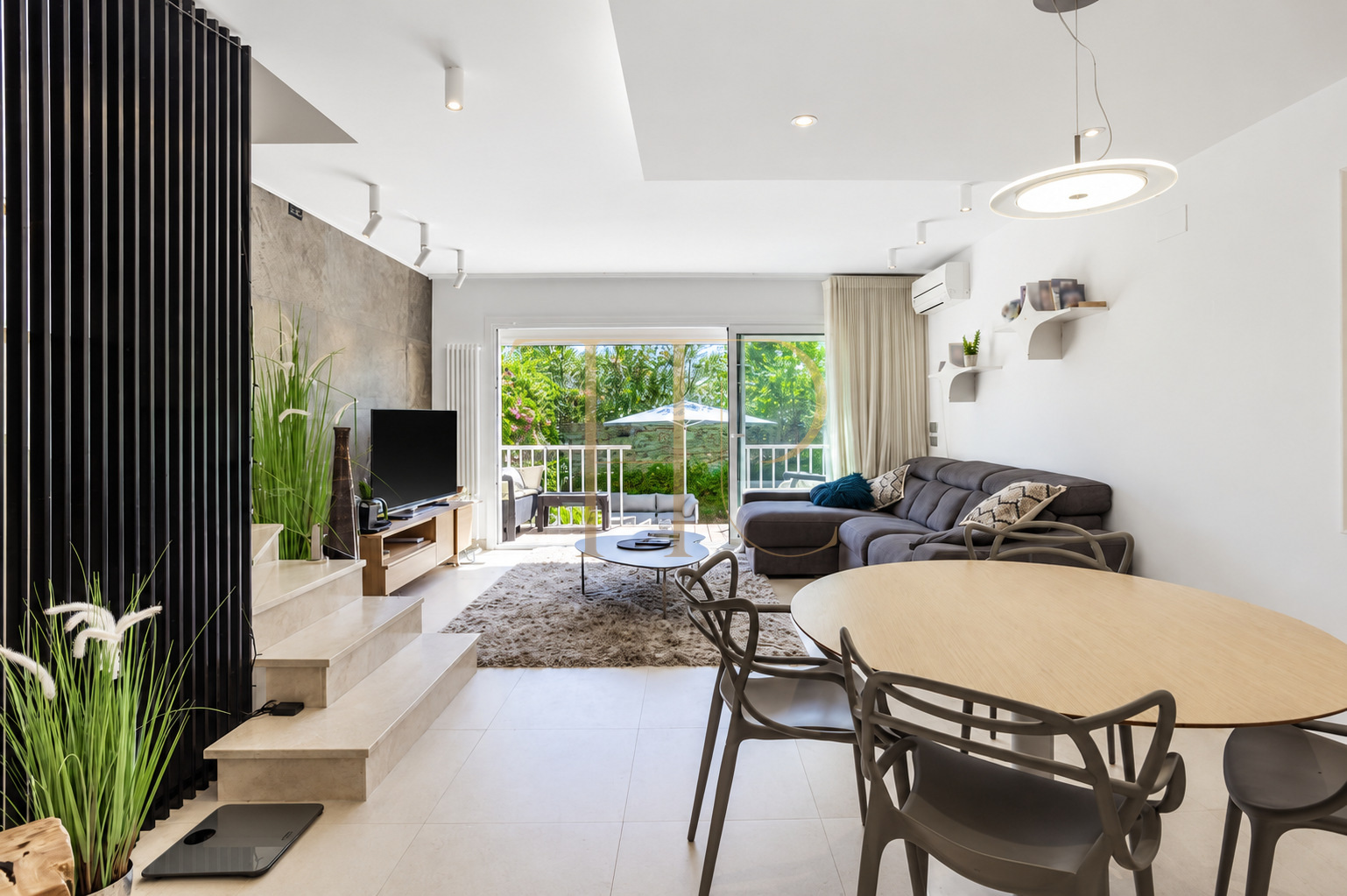 Renovated seafront townhouse in Castelldefels